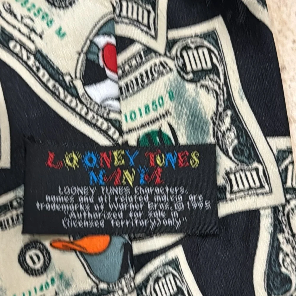Looney Tunes Mania Tie 100% polyester